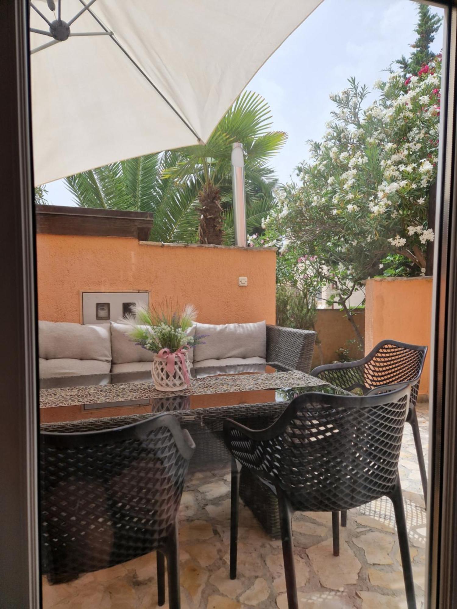 Aurelia Apartments, Vir Eksteriør billede