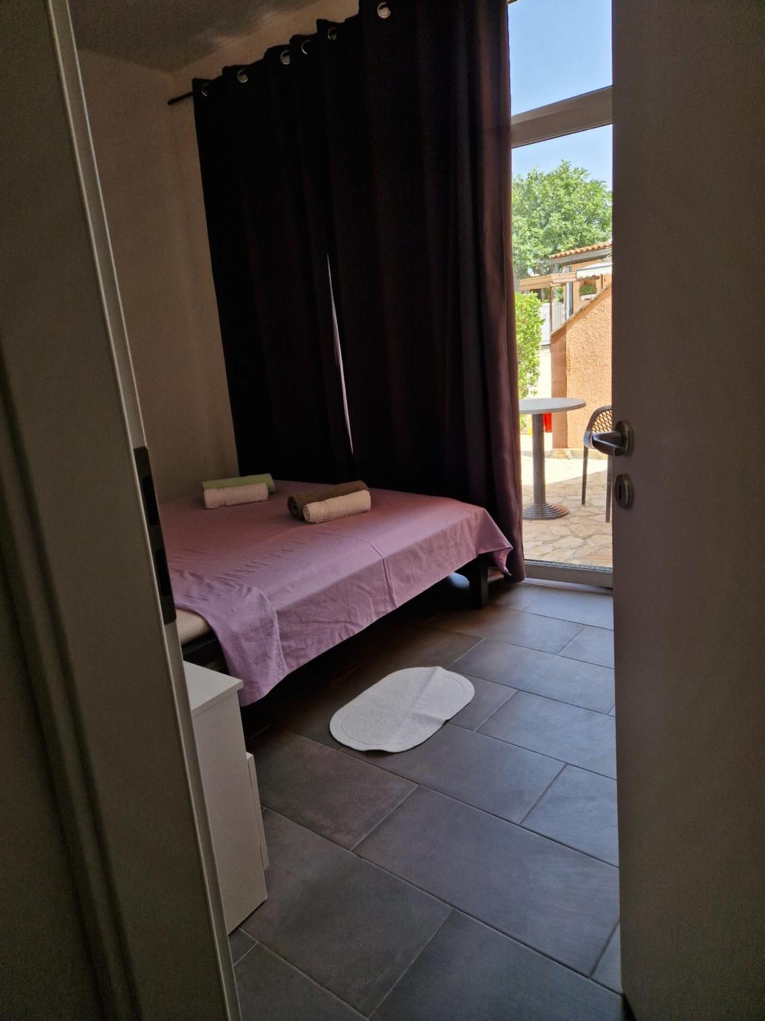 Aurelia Apartments, Vir Eksteriør billede